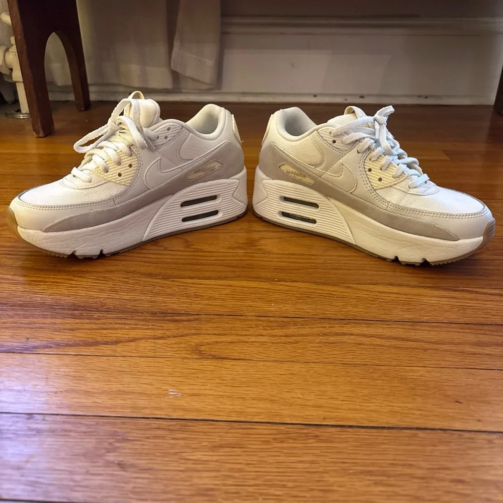 Nike Air Max 90 LV8 Womens Size 7
White/Sail Style FD4328-100 - Picture 5 of 8